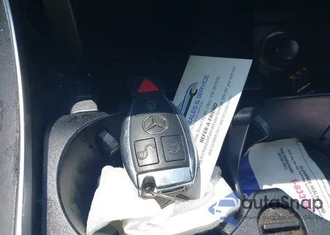 2015 Mercedes-Benz C 300 4Matic/Luxury 4Matic/Sport 4Matic из США, поврежденный, VIN 55SWF4KB9FU010078